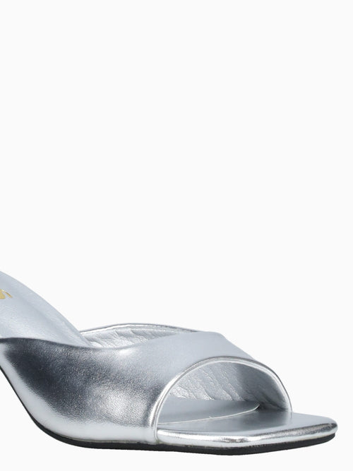 Octavia Silver Smooth