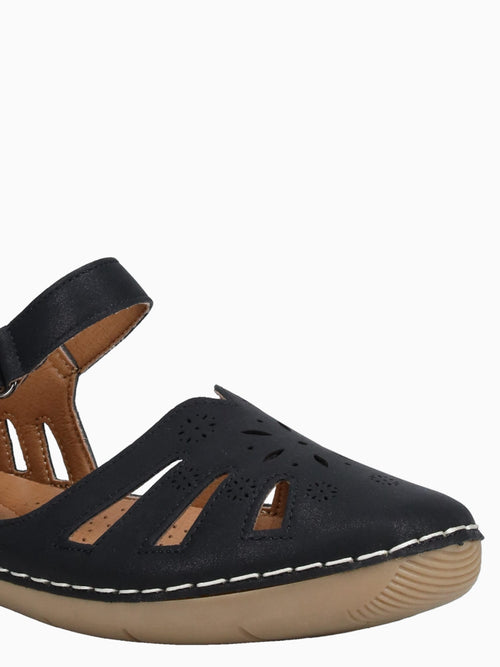 Cornelia Black Smooth Black / 5 / M