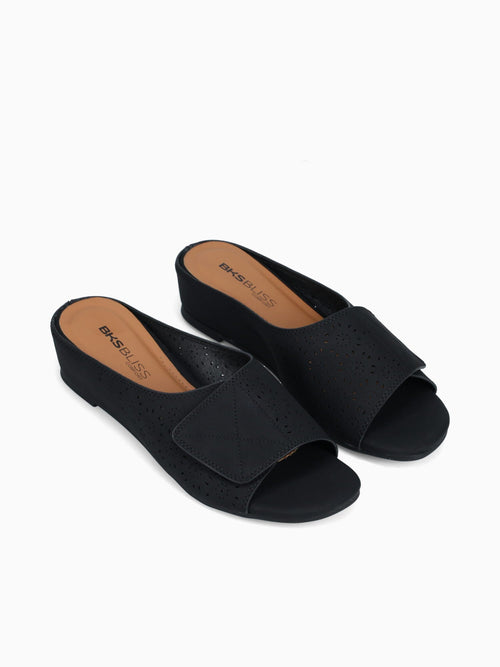 Briella Black Smooth Black / 5 / M